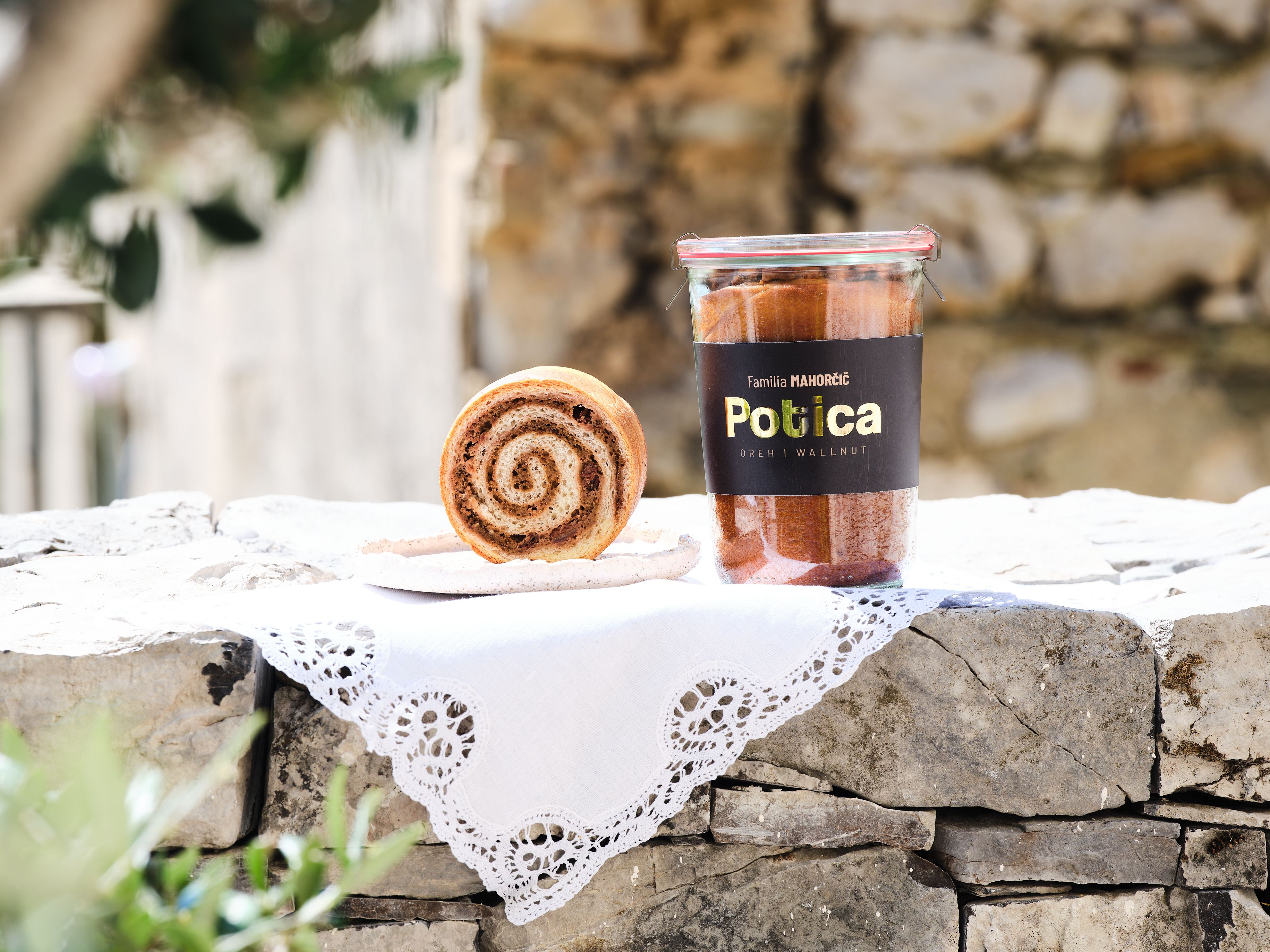 Potica alle noci fatta in casa dalla famiglia Mahorčič