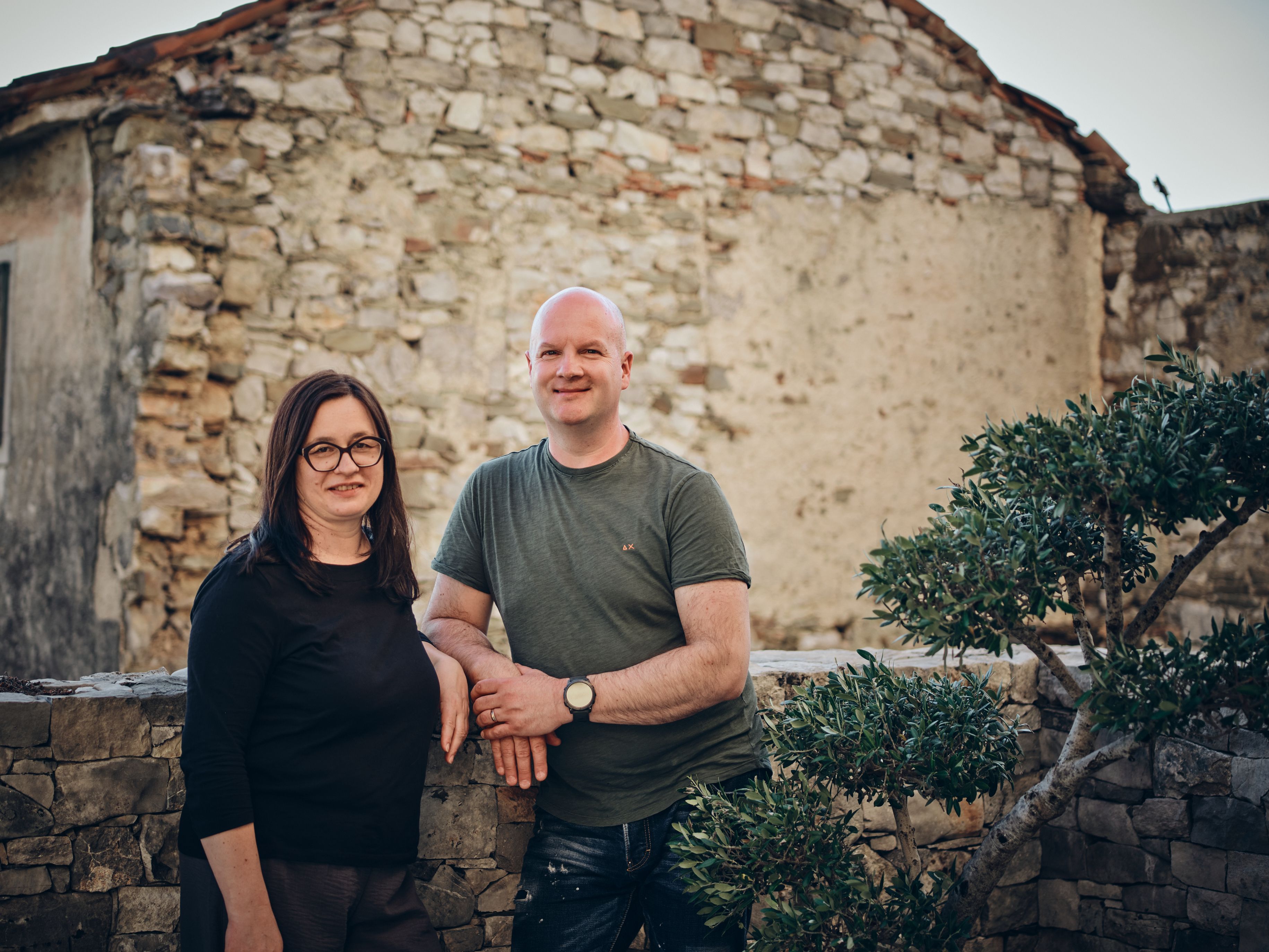 Martin e Ksenija Mahorčič davanti alla Gostilna Mahorčič