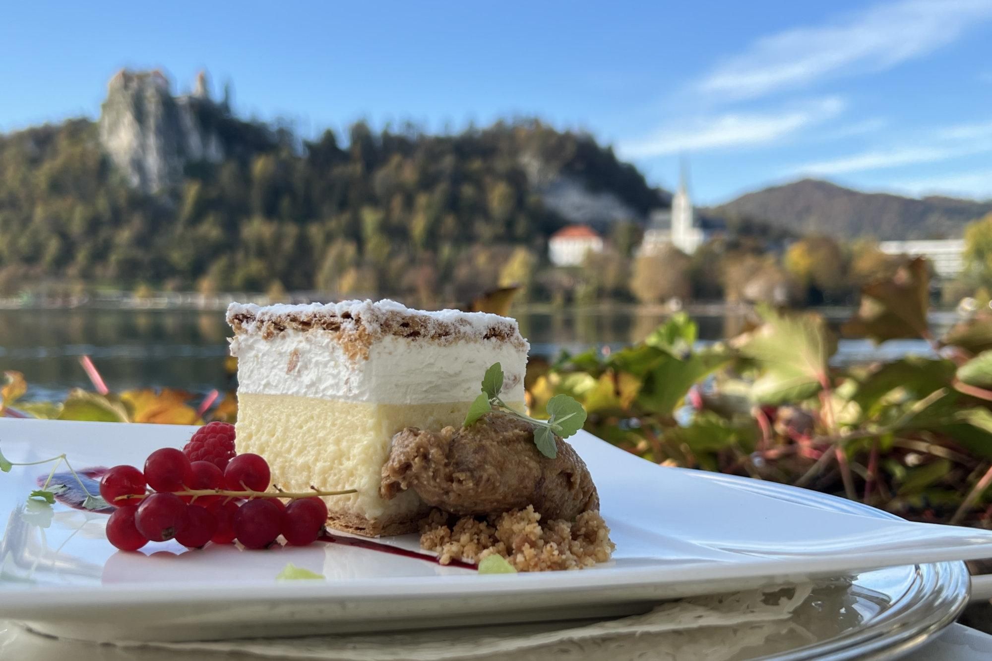 Blejsko jezero, očarljiva lokacija in mamljiva visoka kulinarika