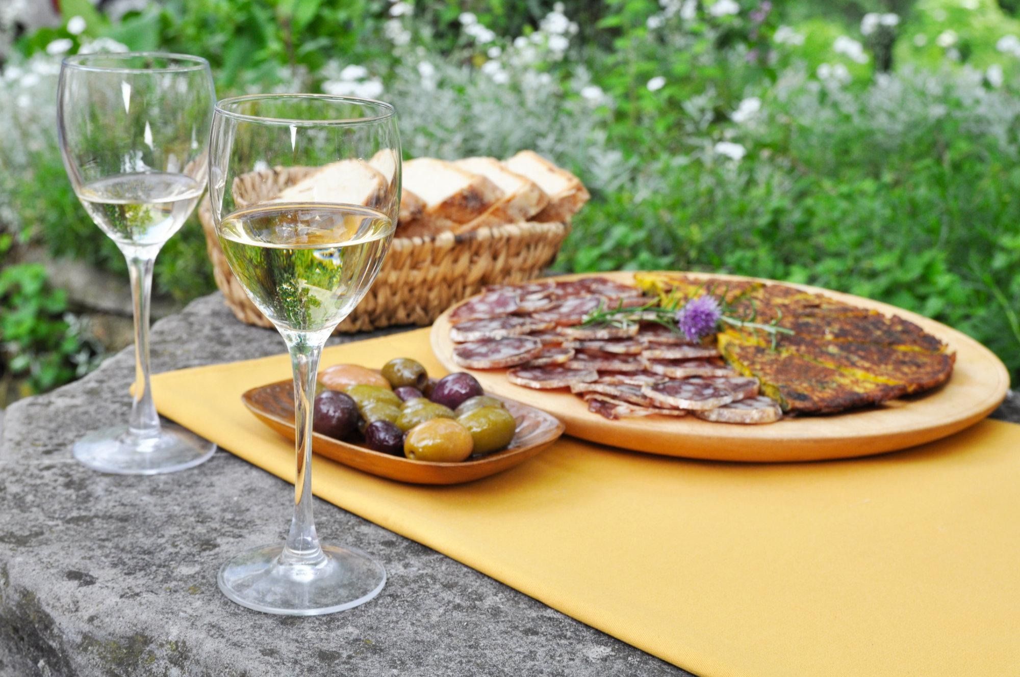 Frtalja, olive in vino