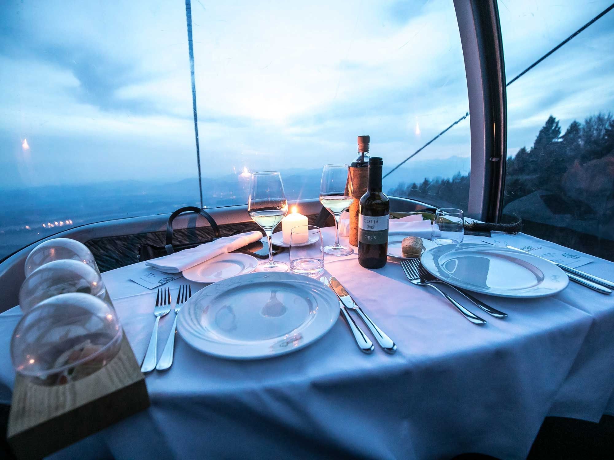 Butična restavracija visoko nad tlemi