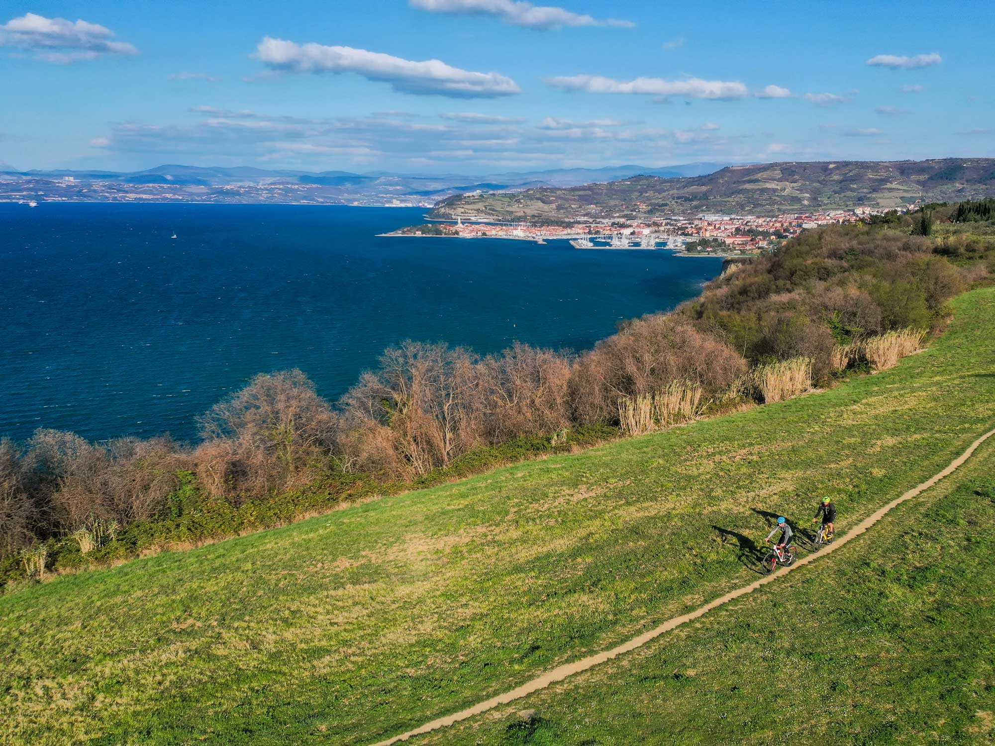 V slovensko Istro po skrivnostne gomolje